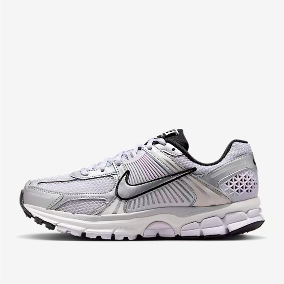 Nike Women’s Zoom Vomero 5 in Barely Grape/Photon Dust/Summit - Picture 1 of 16